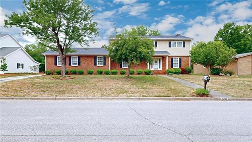 1007 Shalimar Dr, High Point, NC, 27262-4532 | Card Image