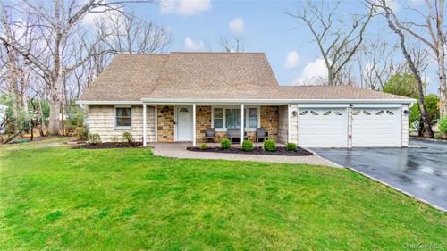33 Spencer Ln, Stony Brook, NY, 11790-3138 | Card Image