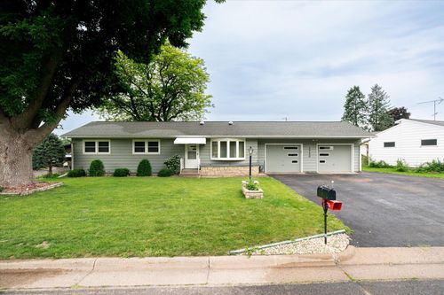 3720 Elm Dr, La Crosse, WI, 54601-8325 | Card Image