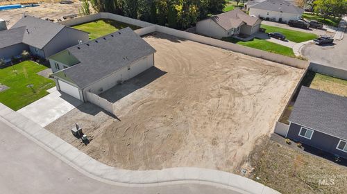 1811 Regency Way, Emmett, ID, 83617-3752 | Card Image