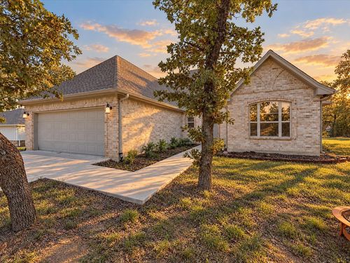 196 Bridwell Ln, Runaway Bay, TX, 76426-8430 | Card Image