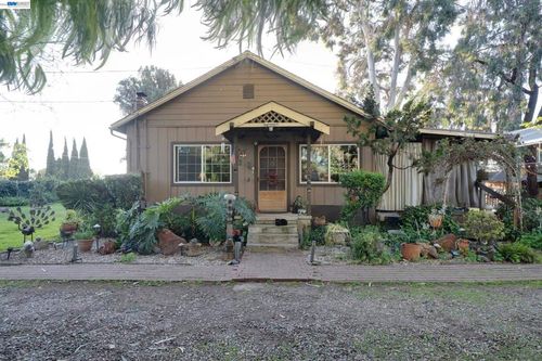 1177 Thiel Rd, Hayward, CA, 94544-6318 | Card Image