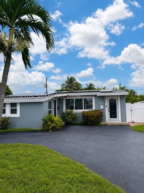 5651 Ne 9th Ave, Oakland Park, FL, 33334-4128 | Card Image