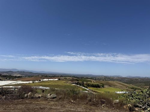 2279 Vista Grande Dr, Vista, CA, 92084-2735 | Card Image