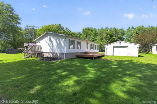 672 Red Oaks Dr, Howell, MI, 48843-9172 | Card Image