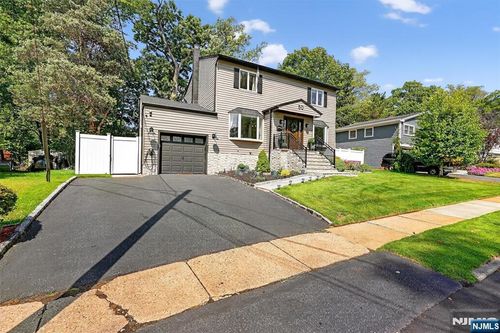 50 Golf View Dr, Dumont, NJ, 07628-1015 | Card Image