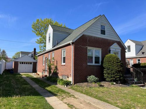 31 Evergreen Ln, New Hyde Park, NY, 11040-1933 | Card Image