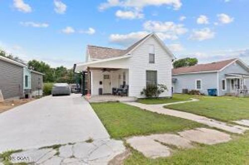 1004 Oak St, Carthage, MO, 64836-1917 | Card Image