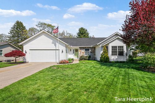 2077 Fernwood Dr, Jenison, MI, 49428-9173 | Card Image