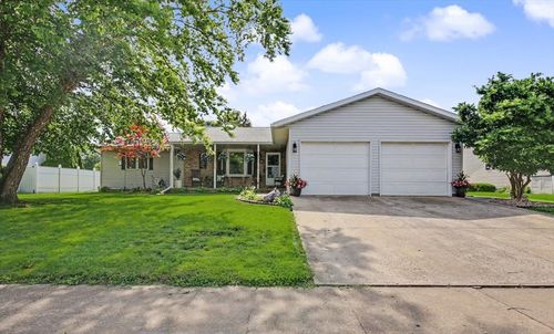 809 N Cherokee Ln, Pontiac, IL, 61764-1547 | Card Image