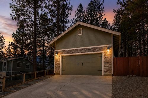 637 Ridge St, Portola, CA, 96122-8114 | Card Image