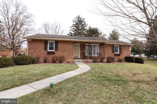 41 W Queen St, EPHRATA, PA, 17522-1966 | Card Image