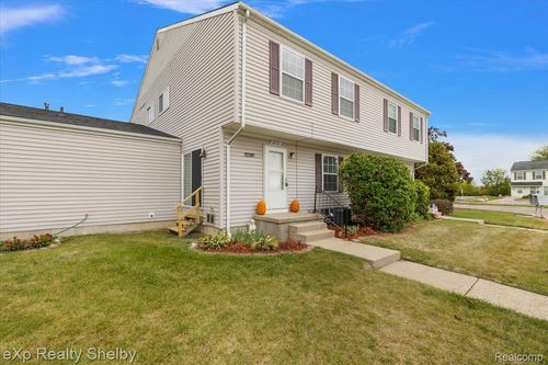 68-28309 Raleigh Crescent Dr, Chesterfield, MI, 48051-2307 | Card Image