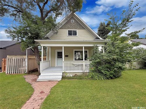 371 6th Ave Nw, Swift Current, SK, S9H0X9 | Card Image