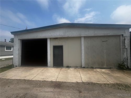 1728 Seneca St, Buffalo, NY, 14210-1827 | Card Image