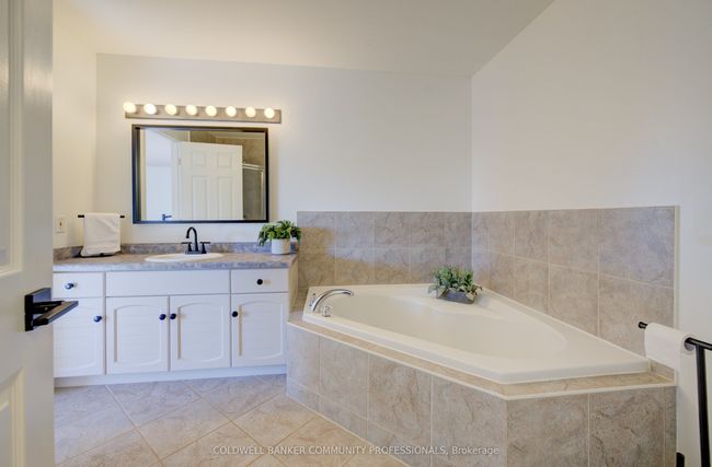 12 Gage St, House attached with 3 bedrooms, 2 bathrooms and 1 parking in Grimsby ON | Image 24