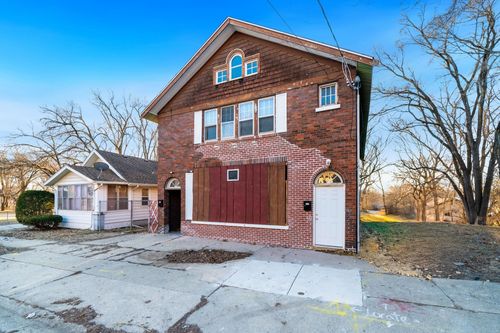 916-914-916 N Winnebago St, Rockford, IL, 61103-6056 | Card Image