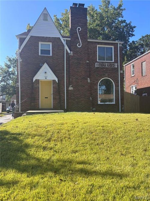 7330 Ahern Ave, University City, MO, 63130-2211 | Card Image