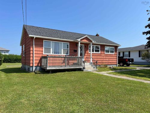 68 Hibernia St, Yarmouth, NS, B5A2M6 | Card Image