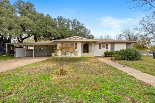 1002 W Woodlawn St, San Saba, TX, 76877-3121 | Card Image