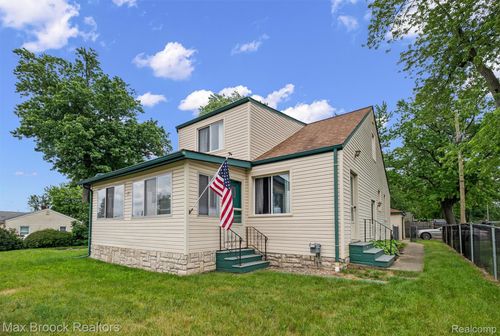 67 W Columbia Ave, Pontiac, MI, 48340-1807 | Card Image