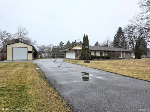 1134 Cayuga Dr, Grand Blanc, MI, 48439-4822 | Card Image