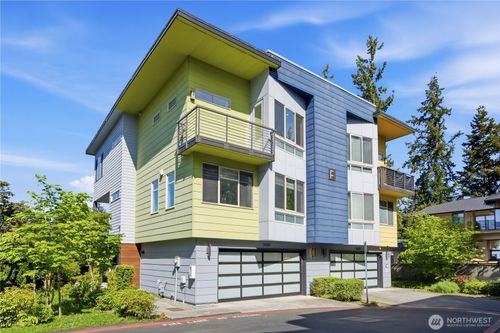 16347 Ne 12th Pl, Bellevue, WA, 98008-3618 | Card Image