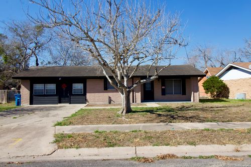 1203 Yosemite Dr, Beeville, TX, 78102-6153 | Card Image