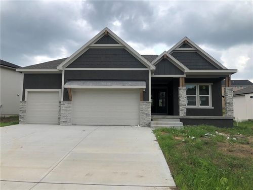 17162 S Heatherwood St, Olathe, KS, 66062-6632 | Card Image