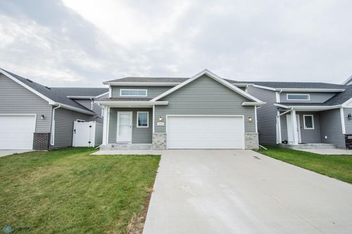 2732 11th St W, West Fargo, ND, 58078-2467 | Card Image