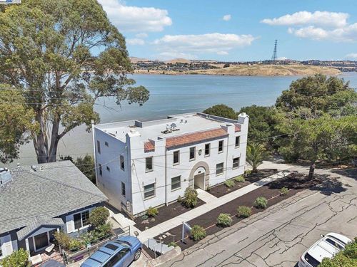 352 Winslow St, Crockett, CA, 94525-1271 | Card Image