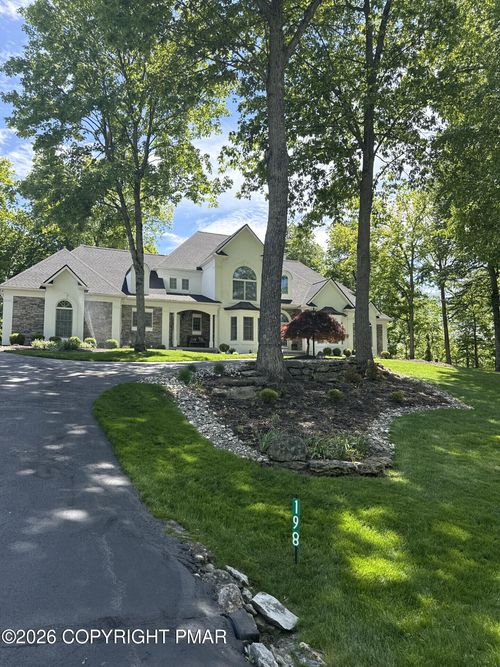 198 Great Bear Way Rd, East Stroudsburg, PA, 18302-9089 | Card Image