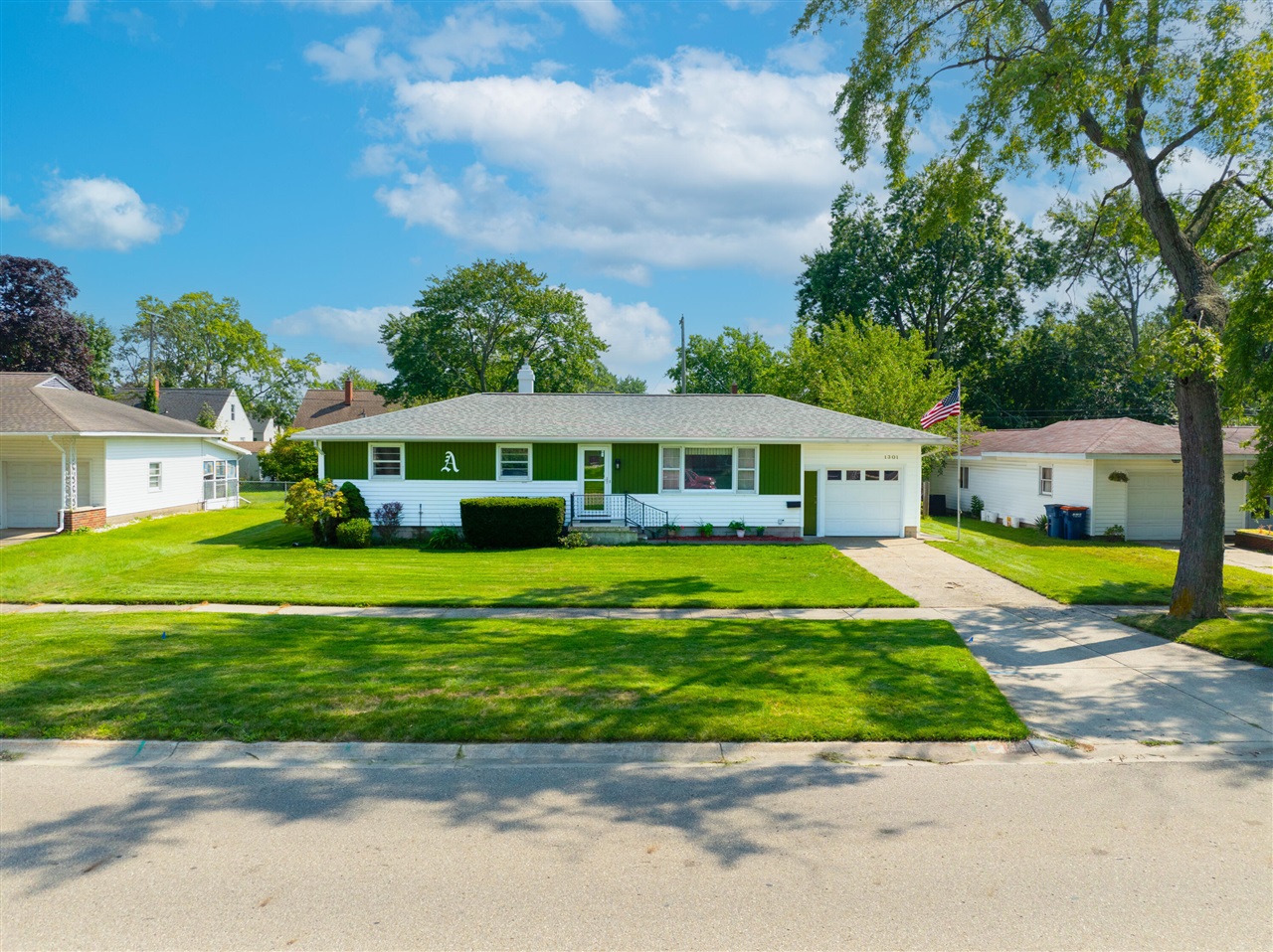 Broadway Ave, Muskegon, MI 49441