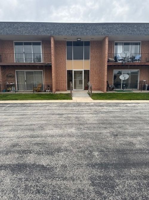 apt-7-18340 Cherry Creek Dr, Homewood, IL, 60430-2952 | Card Image