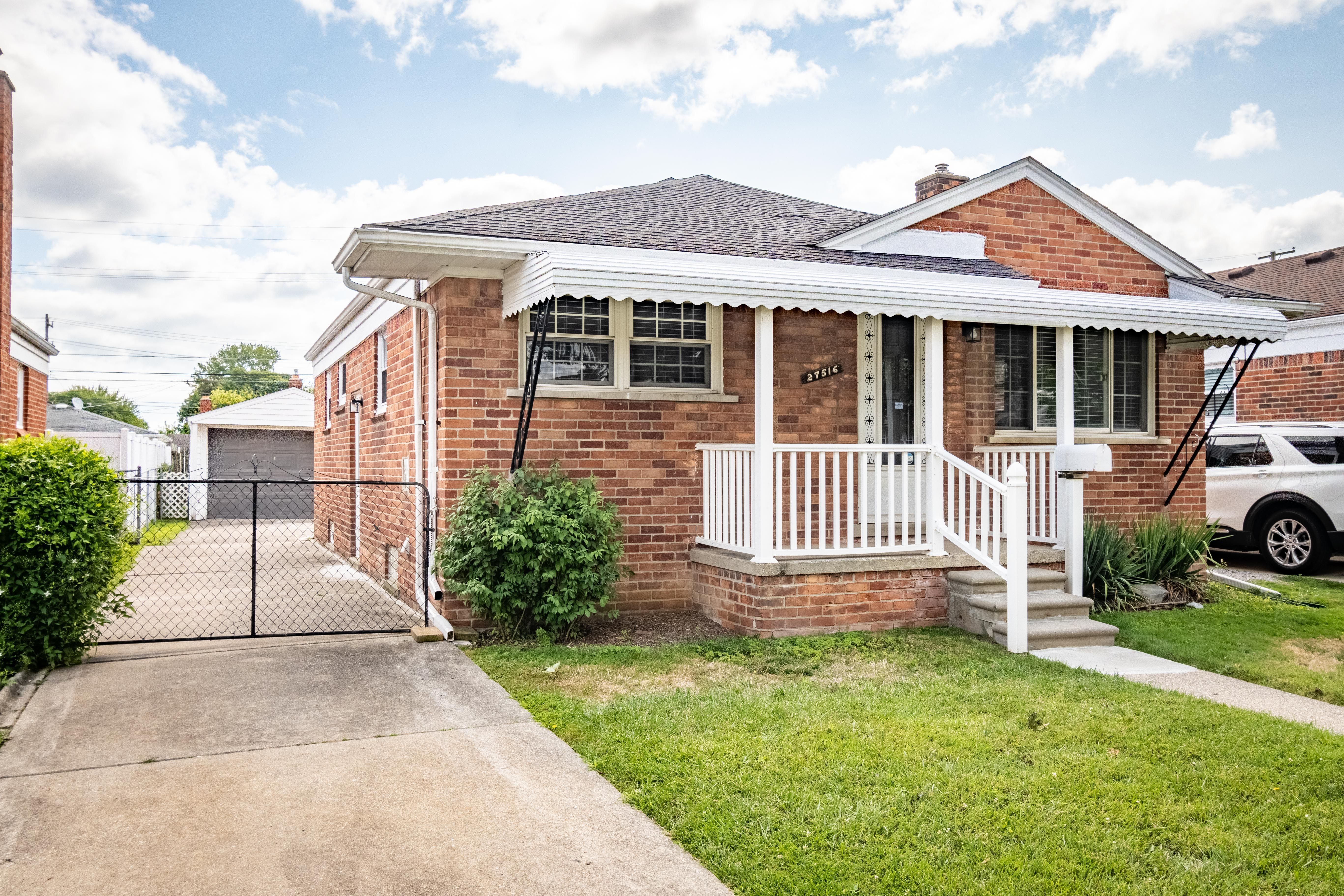Ursuline St, Saint Clair Shores, MI 48081