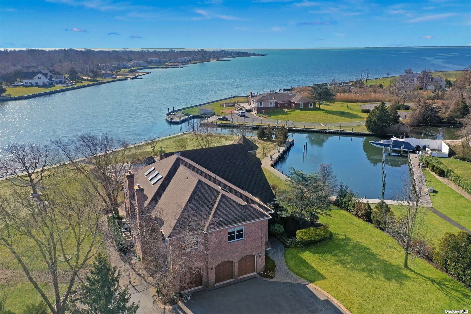 Dover Ct, Bay Shore, NY 11706
