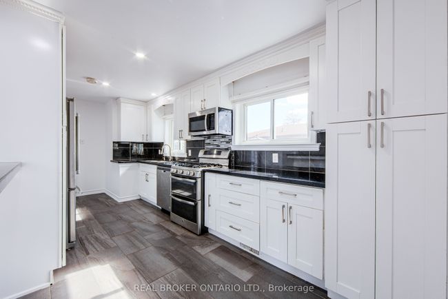 855 Miriam Rd, House other with 5 bedrooms, 2 bathrooms and 4 parking in Pickering ON | Image 10