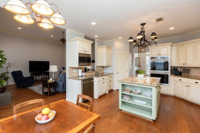7940 Laurelwood St, House other with 5 bedrooms, 4 bathrooms and null parking in Beaumont TX | Image 10