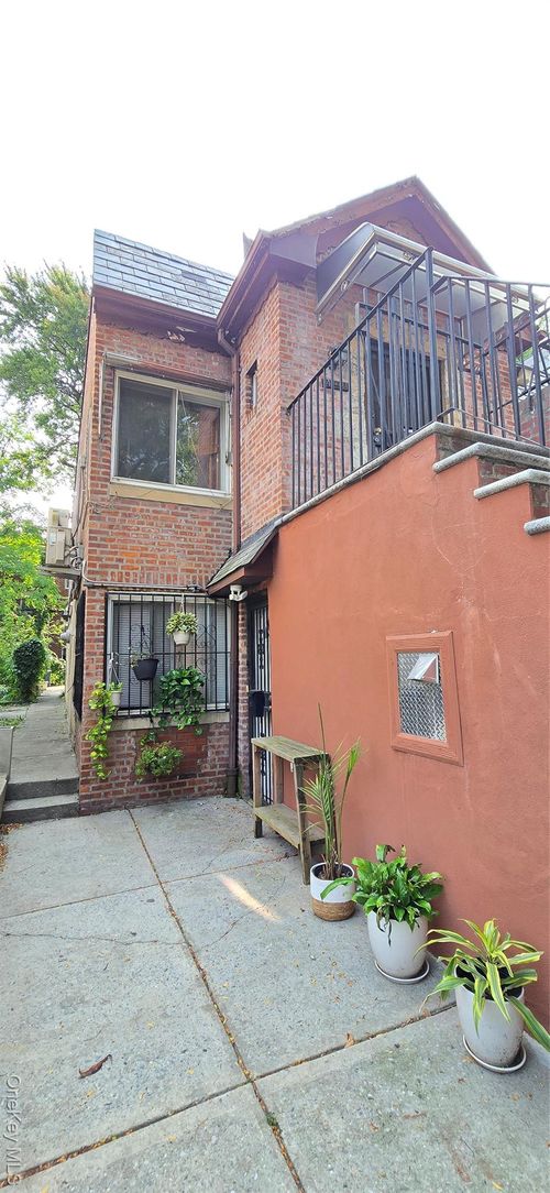 41 39th Pl, Sunnyside, NY, 11104-4203 | Card Image