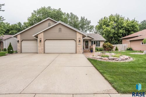 1005 S Parkview Blvd, Brandon, SD, 57005-1942 | Card Image
