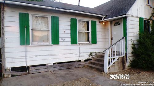 1306 N Tyler St, Beeville, TX, 78102-3639 | Card Image