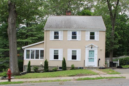 49 Newcomb Rd, Stoneham, MA, 02180-4201 | Card Image