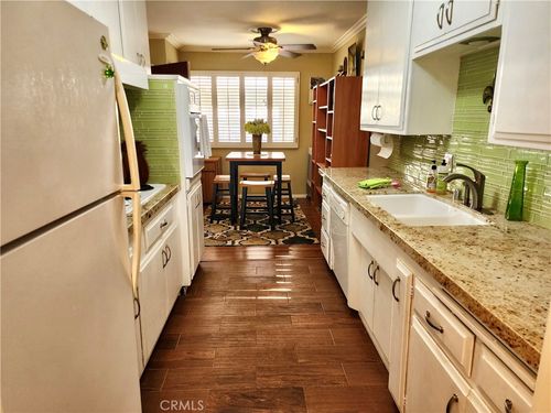 unit-2e-2772 E 2nd St, Long Beach, CA, 90803-5157 | Card Image