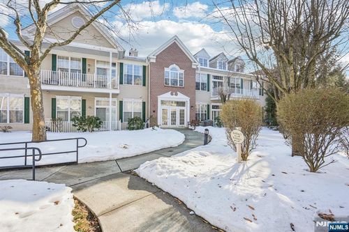 516 Four Seasons Dr, Wayne, NJ, 07470-1945 | Card Image