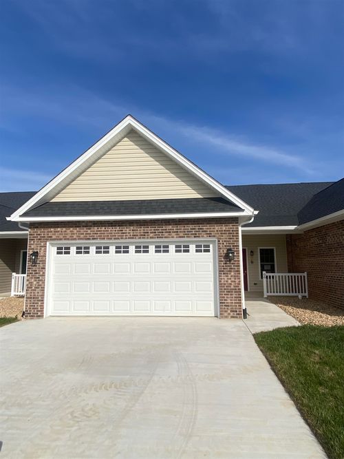 66 Fossil Dr, STUARTS DRAFT, VA, 24477-2854 | Card Image