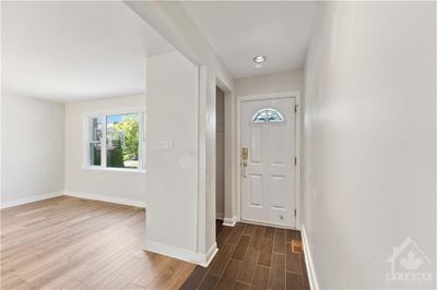 284 Selby Ave, Home with 3 bedrooms, 3 bathrooms and 5 parking in Ottawa ON | Image 3