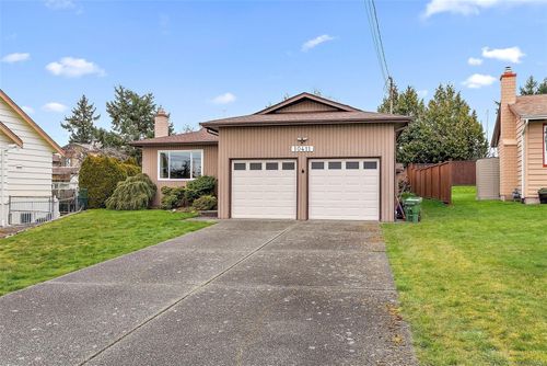 10411 Finch Pl, Sidney, BC, V8L4P7 | Card Image