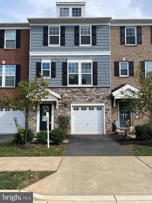8429 Girvan Ct, MANASSAS, VA, 20109-4280 | Card Image