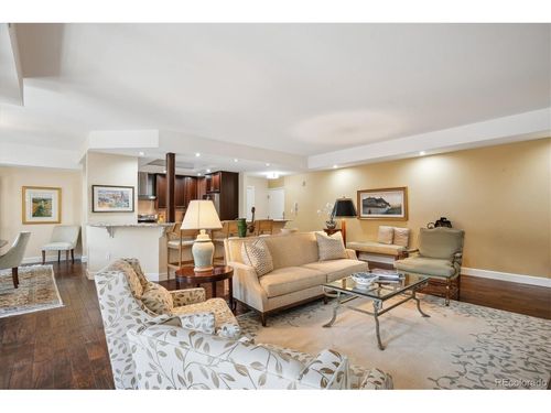 39-1512 Larimer St, Denver, CO, 80202-1610 | Card Image