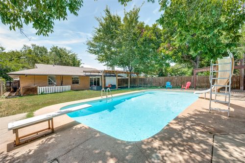 2207 Fairfax Dr, Irving, TX, 75060-5037 | Card Image